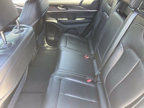 Used 2024 Jeep Grand Cherokee Limited w/ Trailer Tow Package AWD/4WD image 19