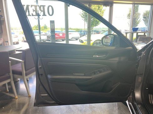 Used 2020 Nissan Altima 2.5 S FWD image 11