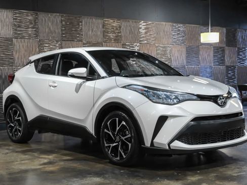 Used 2021 Toyota C-HR XLE image 5