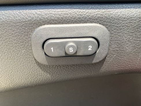 Used 2022 Jeep Grand Cherokee Limited w/ Tech Group AWD/4WD image 39