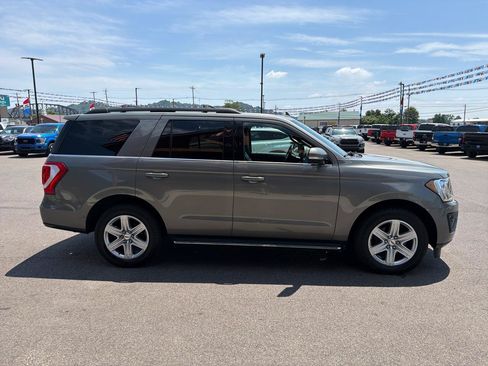 Used 2019 Ford Expedition XLT w/ Equipment Group 202A AWD/4WD image 26