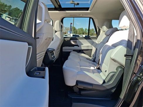 Used 2025 Ford Expedition Max Platinum image 10