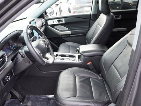 Certified 2023 Ford Explorer Limited w/ Limited Technology Package image 16