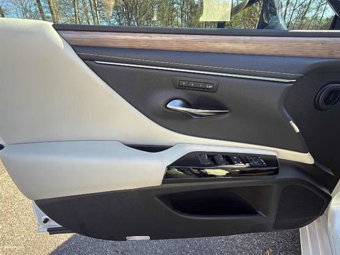 Used 2024 Lexus ES 350 w/ Premium Package image 9