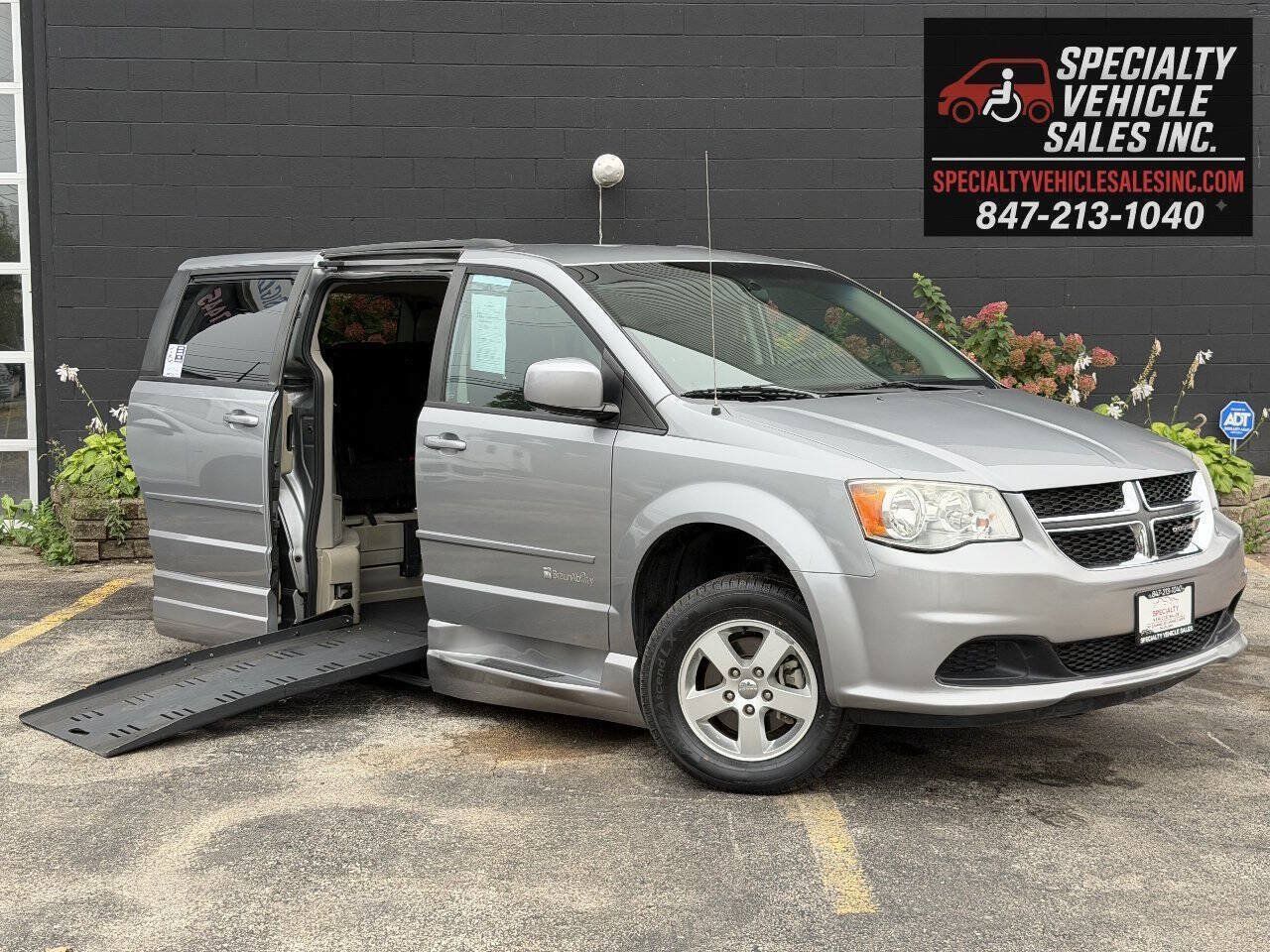 Used 2013 Dodge Grand Caravan SXT FWD image 3