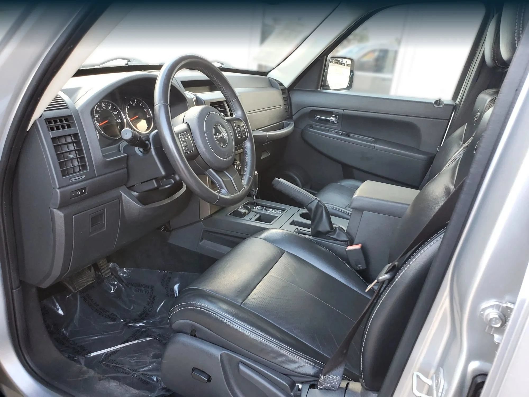 Used 2012 Jeep Liberty Sport AWD/4WD image 3
