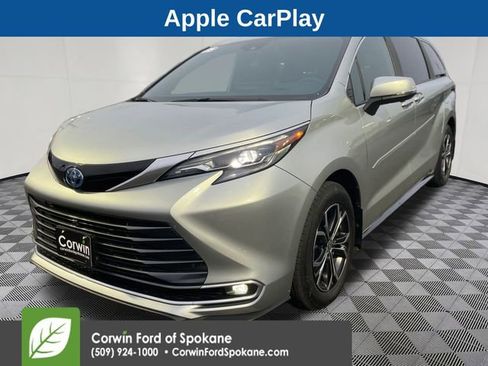 Used 2025 Toyota Sienna Platinum image 5