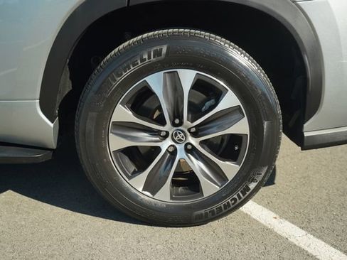 Used 2022 Toyota Highlander XLE image 42