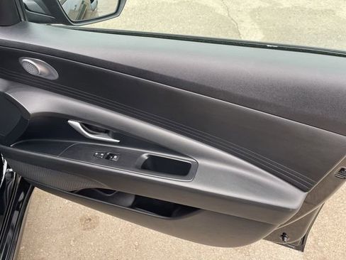 Used 2023 Hyundai Elantra SE FWD image 16