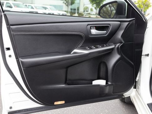 Used 2017 Toyota Camry XLE w/ Convenience Package FWD image 13