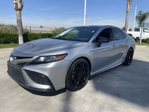 Used 2022 Toyota Camry SE image 1