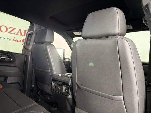 Used 2025 GMC Sierra 2500 AT4 AWD/4WD image 19