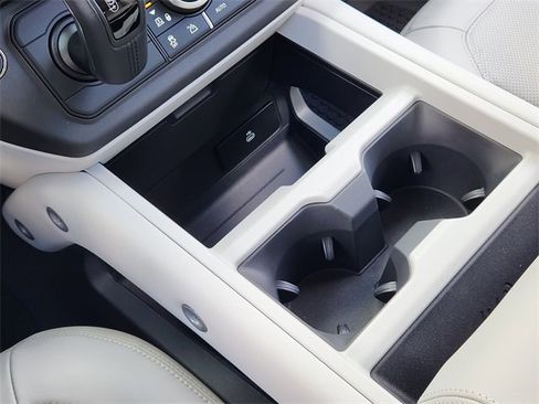 New 2026 Land Rover Defender 110 X-Dynamic SE image 15