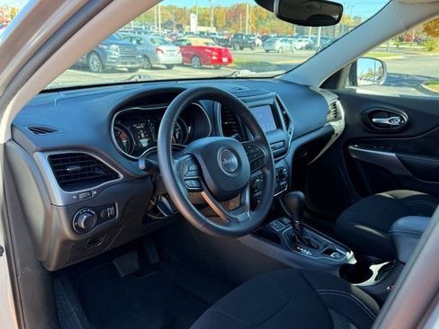 Used 2021 Jeep Cherokee Latitude image 11