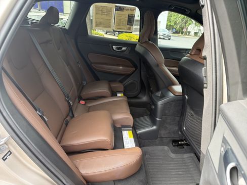 Certified 2024 Volvo XC60 T8 Plus w/ Protection Package Premier AWD/4WD image 33