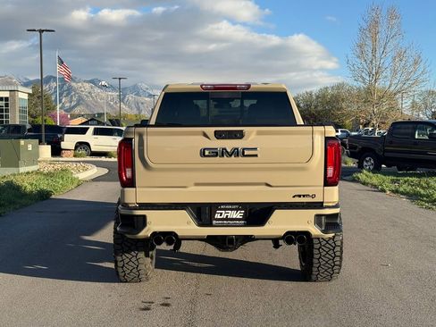 Used 2023 GMC Sierra 1500 AT4 w/ AT4 Premium Package AWD/4WD image 7