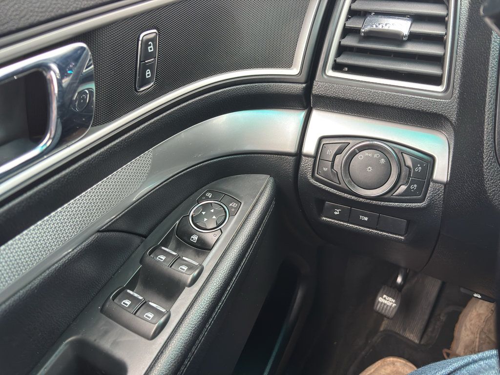 Used 2016 Ford Explorer XLT w/ Equipment Group 201A AWD/4WD image 25