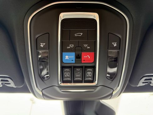 New 2026 Jeep Grand Wagoneer L 4WD w/ Premium Group I image 27