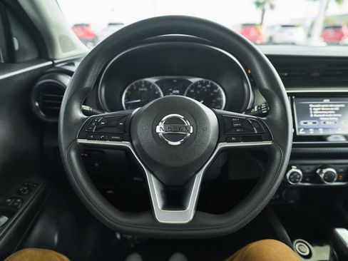 Used 2021 Nissan Kicks S image 28