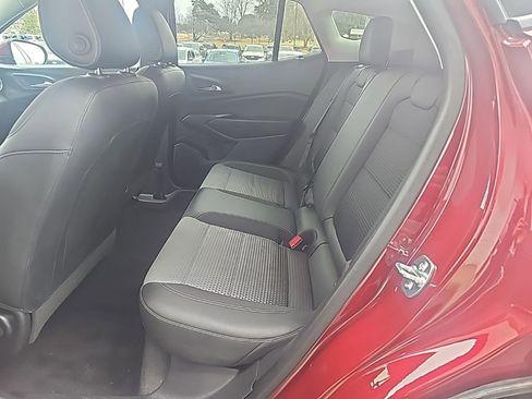 Used 2025 Chevrolet Trax LT w/ LT Convenience Package image 11