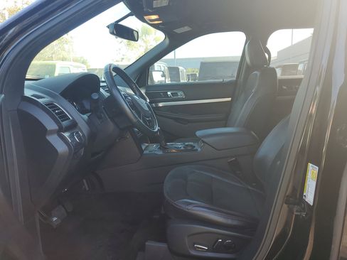 Used 2018 Ford Explorer XLT w/ Equipment Group 202A image 12
