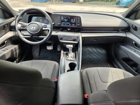 Certified 2025 Hyundai Elantra Sport FWD image 8