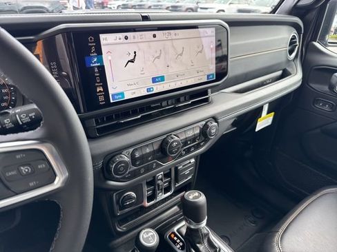 New 2026 Jeep Wrangler Unlimited Sahara AWD/4WD image 18