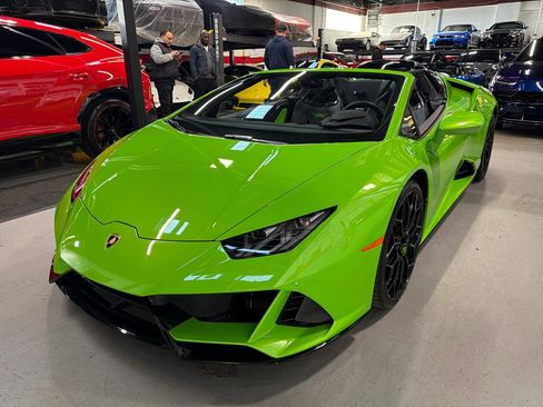 Used 2024 Lamborghini Huracan EVO image 10