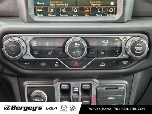 Used 2022 Jeep Wrangler Unlimited Sahara w/ Cold Weather Group AWD/4WD image 20