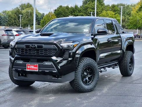 Used 2026 Toyota Tacoma TRD Sport AWD/4WD image 2