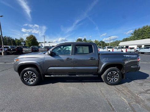 Used 2021 Toyota Tacoma TRD Sport AWD/4WD image 2
