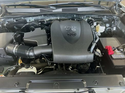 Used 2023 Toyota Tacoma SR AWD/4WD image 25