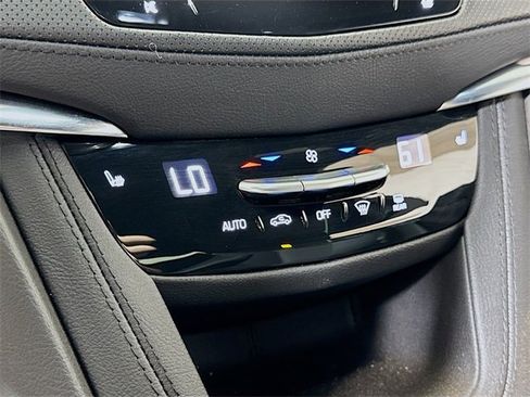 New 2025 Cadillac XT5 Luxury image 10