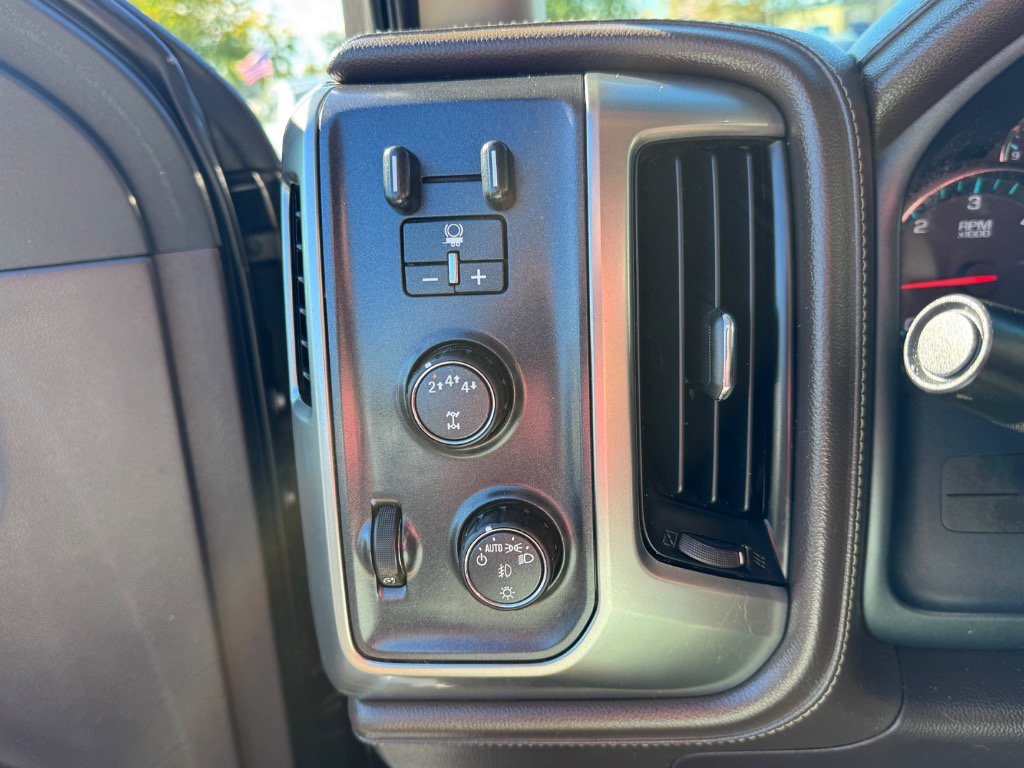 Used 2018 Chevrolet Silverado 2500 LTZ w/ LTZ Plus Package AWD/4WD image 32
