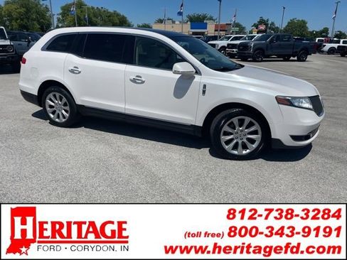 Used 2014 Lincoln MKT FWD image 1