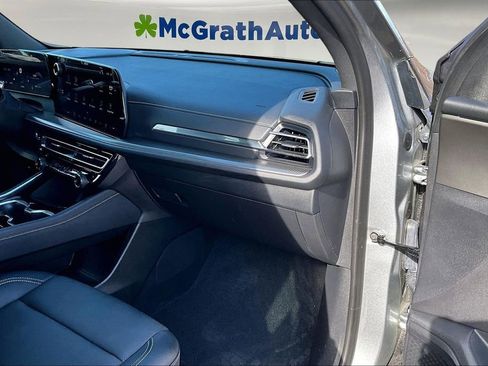 Used 2025 Chevrolet Traverse LT image 25