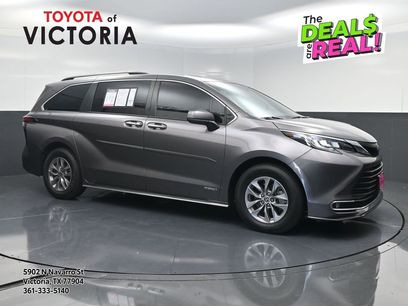 Used 2021 Toyota Sienna XLE