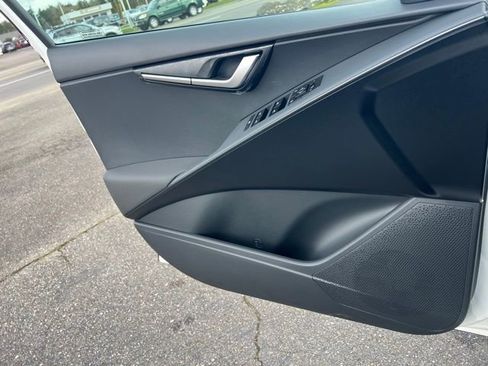 New 2026 Kia Niro LX image 18