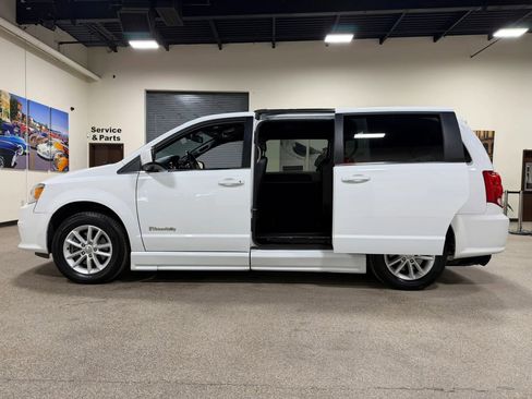 Used 2019 Dodge Grand Caravan SXT FWD image 22