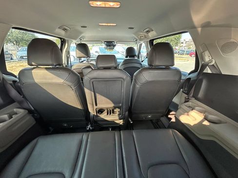 Used 2026 Kia Carnival FWD image 15