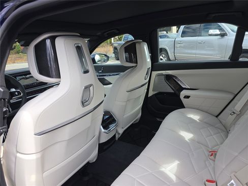 New 2026 BMW 760i xDrive w/ Executive Package image 17