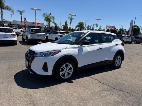 Certified 2025 Nissan Kicks Play S FWD image 3