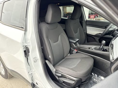 Used 2025 Jeep Compass Sport image 14