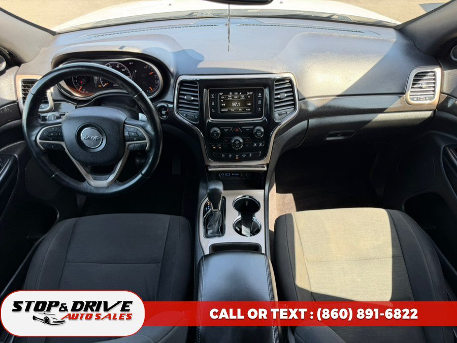 Used 2017 Jeep Grand Cherokee Laredo w/ Quick Order Package 23E AWD/4WD image 10