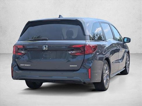 Used 2025 Honda Odyssey Touring image 5
