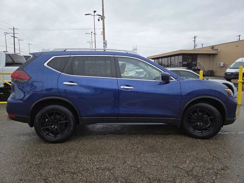 Used 2019 Nissan Rogue SV w/ Premium Package image 15