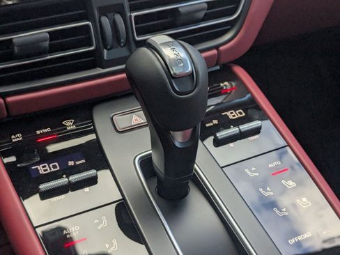 New 2026 Porsche Macan S image 20