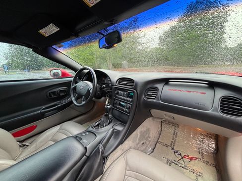 Used 2004 Chevrolet Corvette Coupe w/ Preferred Equipment Group RWD image 23