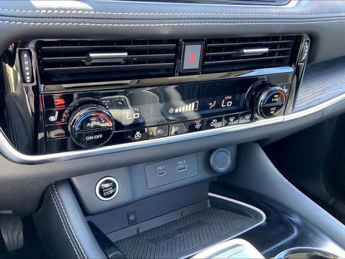 Used 2023 Nissan Rogue Platinum FWD image 15