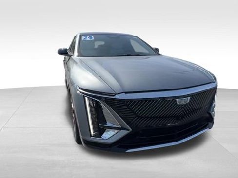 Certified 2024 Cadillac Lyriq Luxury AWD/4WD image 9